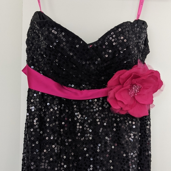 NWOT BETSEY JOHNSON LONG SEQUIN GOWN - Picture 4 of 5